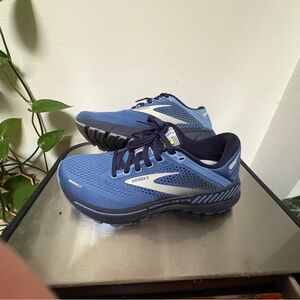Brooks women’s Adrenaline GTS Athletic Shoes in Blue and Black